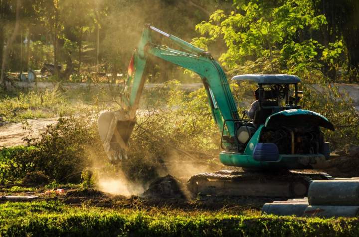 Début de terrassement pour aménagement extérieur Guadeloupe